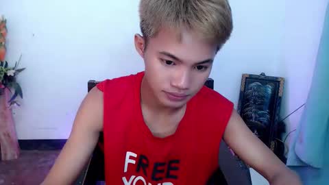 Snapshot of asian_lover05 chatting on September 15, 7:26 pm asian_lover05 online show from September 15, 7:26 pm