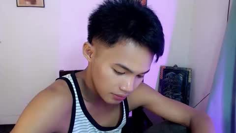 Snapshot of asian_lover05 chatting on October 7, 10:03 pm asian_lover05 online show from October 7, 10:03 pm