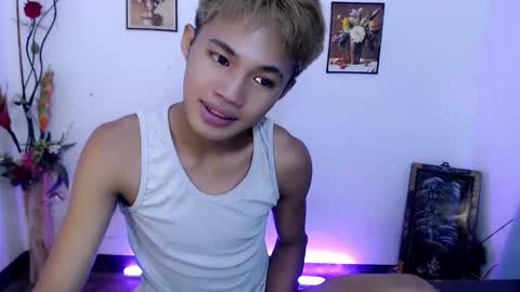 Snapshot of asian_lover05 chatting on September 13, 7:15 pm asian_lover05 online show from September 13, 7:15 pm