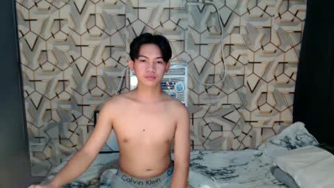 Snapshot of asian_wayne chatting on December 11, 2:32 am wayne online show from December 11, 2:32 am
