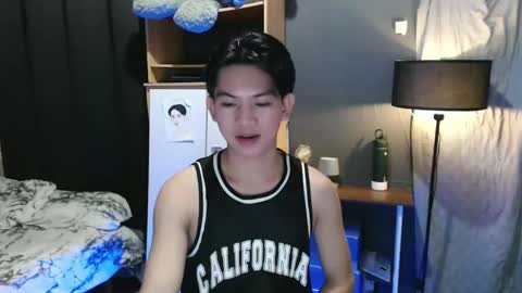 Snapshot of asian_wayne chatting on January 23, 3:48 am wayne online show from January 23, 3:48 am