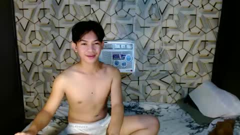 Snapshot of asian_wayne chatting on December 10, 6:54 am wayne online show from December 10, 6:54 am