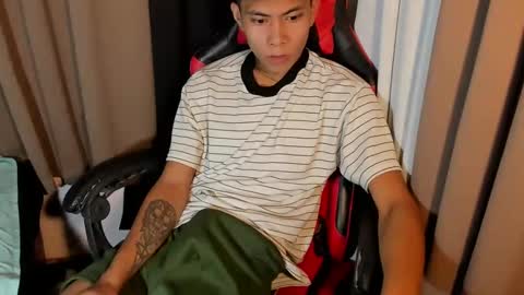 Snapshot of asianplayboyx chatting on February 20, 7:52 pm mark online show from February 20, 7:52 pm