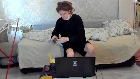 asphalt surfer online show from March 10, 9:45 am