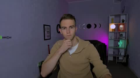 astren online show from October 15, 12:02 pm