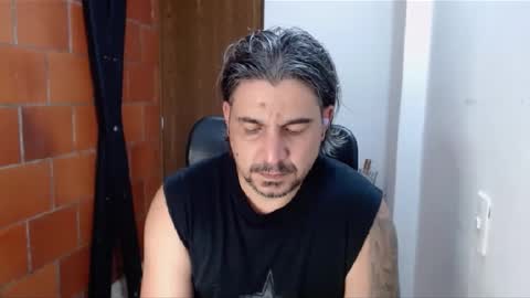 Snapshot of astton_nick chatting on February 5, 3:23 am Nick Astton online show from February 5, 3:23 am