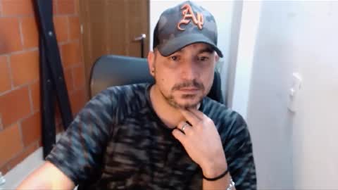 Snapshot of astton_nick chatting on February 8, 3:41 am Nick Astton online show from February 8, 3:41 am