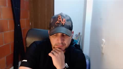 Snapshot of astton_nick chatting on February 19, 3:39 am Nick Astton online show from February 19, 3:39 am