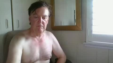 astute008 online show from February 4, 6:52 am