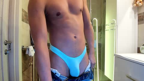 Snapshot of athleticloganx chatting on January 18, 5:14 am AthleticLoganX online show from January 18, 5:14 am
