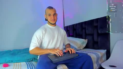 A online show from February 5, 4:19 am