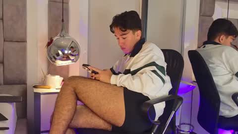 austinreeds online show from April 22, 4:23 pm