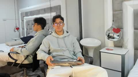 austinreeds online show from February 23, 12:29 pm