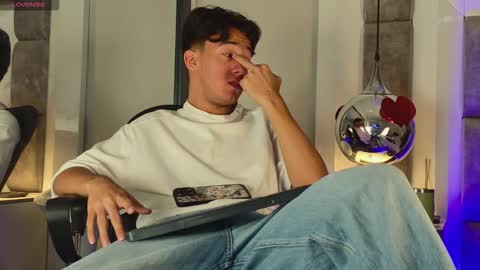 austinreeds online show from March 23, 4:13 pm