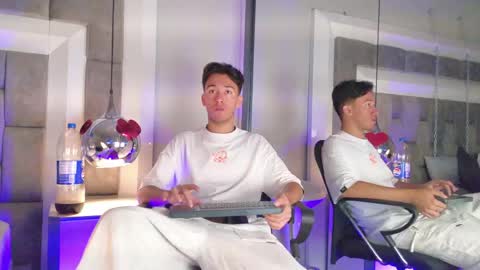 austinreeds online show from April 13, 12:39 pm