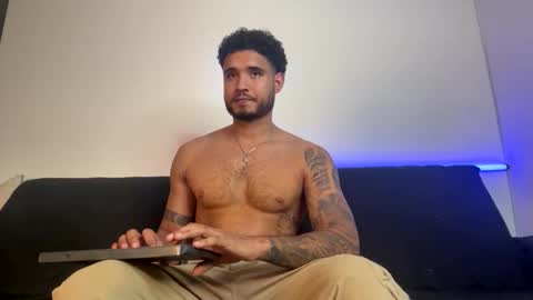 AustinTorres  online show from April 25, 1:30 am