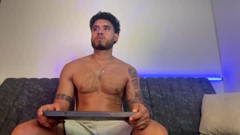 AustinTorres  online show from April 28, 12:49 am