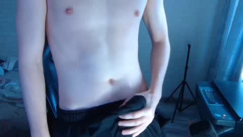 axel_0ne online show from April 5, 1:29 pm