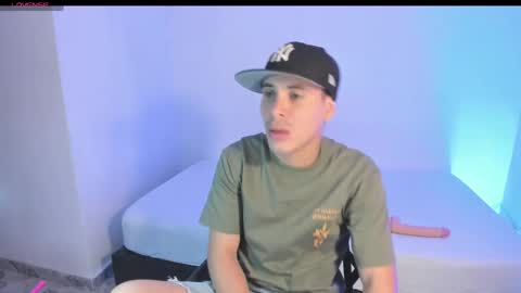 axel__fierro online show from May 3, 8:11 pm