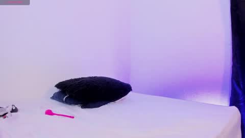 axel__fierro online show from May 9, 9:49 pm