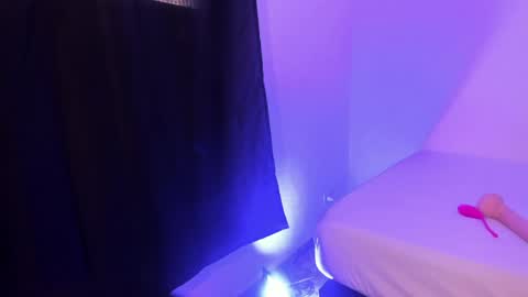 axel__fierro online show from April 16, 9:39 pm