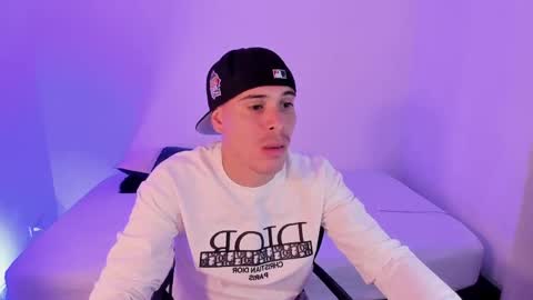 axel__fierro online show from April 13, 9:26 pm