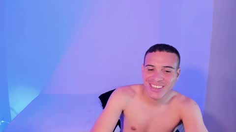 axel__fierro online show from April 20, 9:39 pm