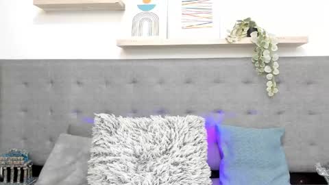 AXEL  online show from April 25, 1:08 am