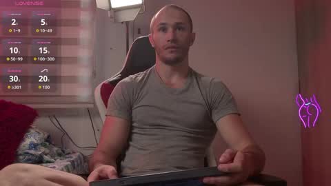 Axel Fairchaild online show from May 19, 1:17 pm