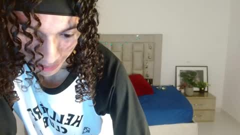 Axel online show from December 20, 11:45 pm