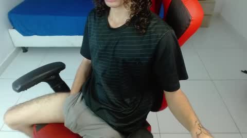 Axel online show from February 4, 11:44 pm