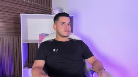 Snapshot of axel_grey_ chatting on October 24, 12:40 pm axel_grey_ online show from October 24, 12:40 pm
