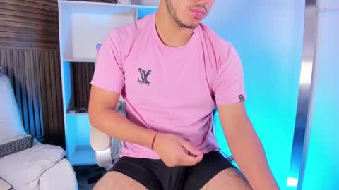 Snapshot of axel_grey_ chatting on October 27, 1:13 pm axel_grey_ online show from October 27, 1:13 pm