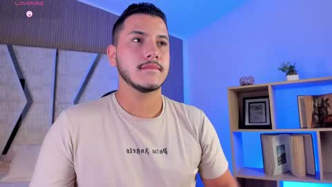 axel_grey_ online show from May 4, 1:13 pm