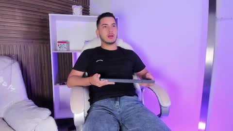 Snapshot of axel_grey_ chatting on October 22, 12:20 pm axel_grey_ online show from October 22, 12:20 pm