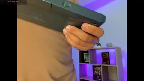 axel_grey_ online show from May 1, 12:41 pm