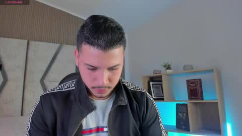 axel_grey_ online show from April 30, 12:23 pm
