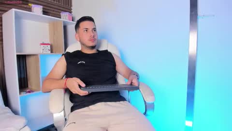 Snapshot of axel_grey_ chatting on September 10, 1:54 pm axel_grey_ online show from September 10, 1:54 pm