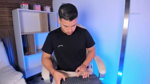 Snapshot of axel_grey_ chatting on September 20, 12:38 pm axel_grey_ online show from September 20, 12:38 pm