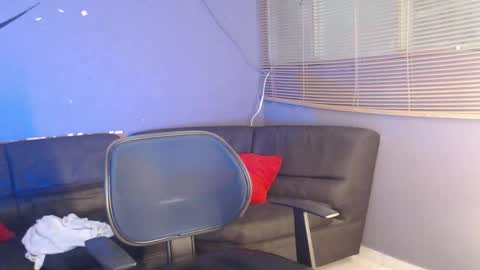 axel_h0t online show from February 11, 8:36 pm