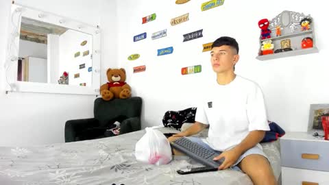 axel_hall_ online show from September 24, 7:12 pm