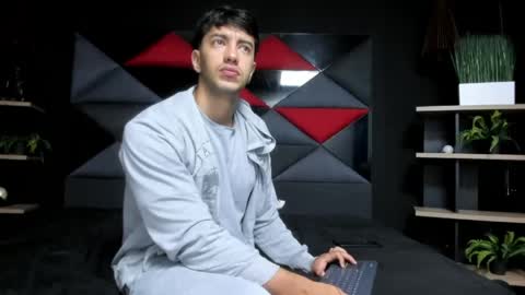 axel_hendrick online show from April 27, 11:29 am