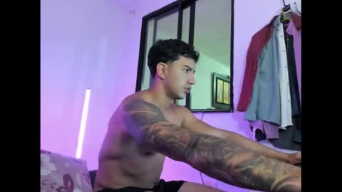 axel_hendrick online show from May 4, 2:46 am
