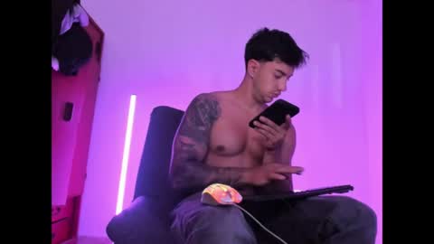 axel_hendrick online show from April 30, 5:14 am