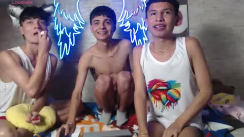 axel_milo_and_kairo online show from November 26, 12:46 am