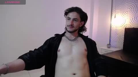 Axel  online show from June 13, 3:04 am