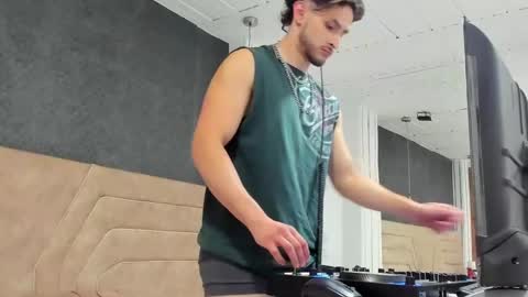 Axel  online show from April 16, 9:39 pm