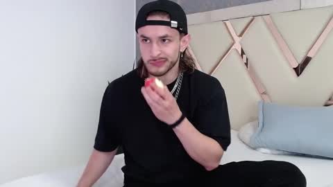 Axel  online show from May 30, 2:00 am