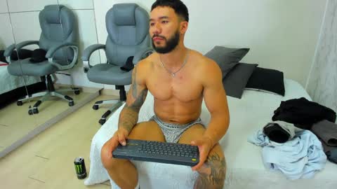 Axel online show from May 10, 4:14 am