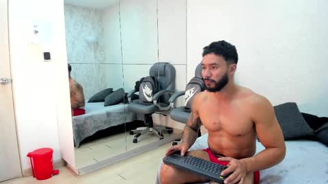 Axel online show from May 25, 3:24 am